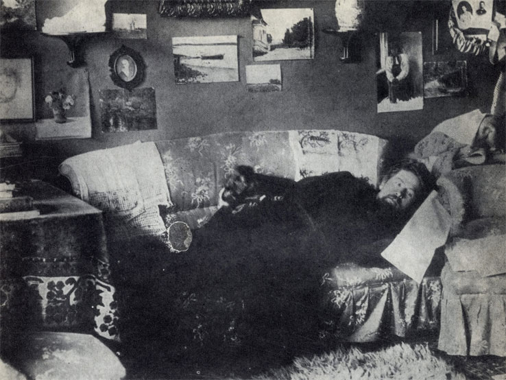 Чехов по возвращении из клиники, в комнате М. П. Чеховой. Мелихово. 1897, апрель