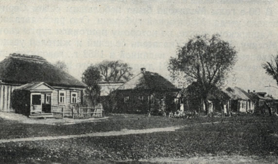 Мелихово. Фотография 1980-х годов. Вторая слева изба была снята А. П. Чеховым в 1898 г. под школу