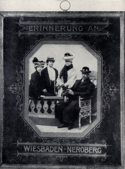 М. П. Лилина, О. Л. Книппер, М. Н. Ермолова, К. С. Станиславский в Висбадене. 1906 