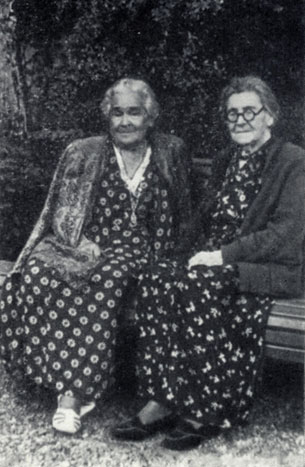 О. Л. Книппер-Чехова и М. П. Чехова. Ялта. 1952 
